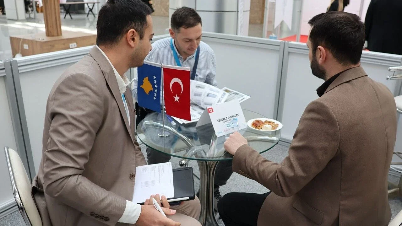 Türk Mobilya Sektörü İZFURNEX Fuarı’nda Gücünü Gösterdi