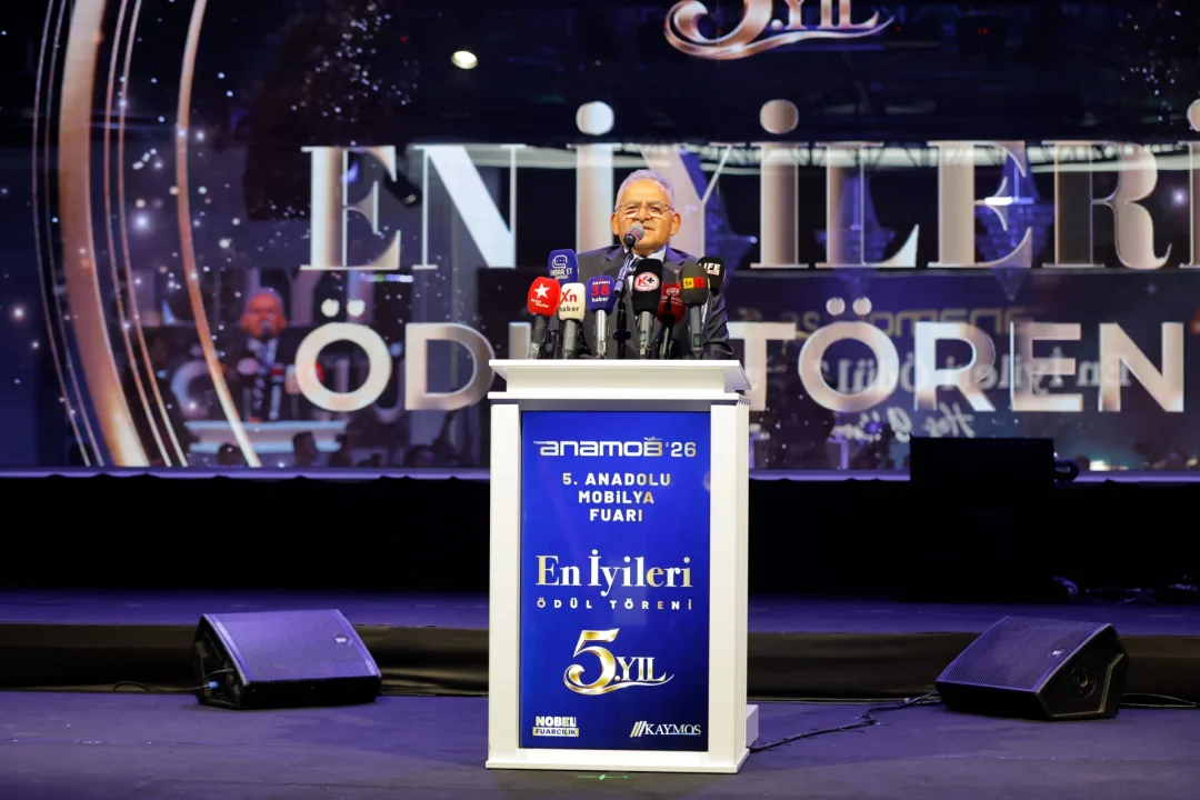 Başkan Büyükkılıç, ANAMOB 2026 Mobilya Fuarı'nı Ziyaret Etti